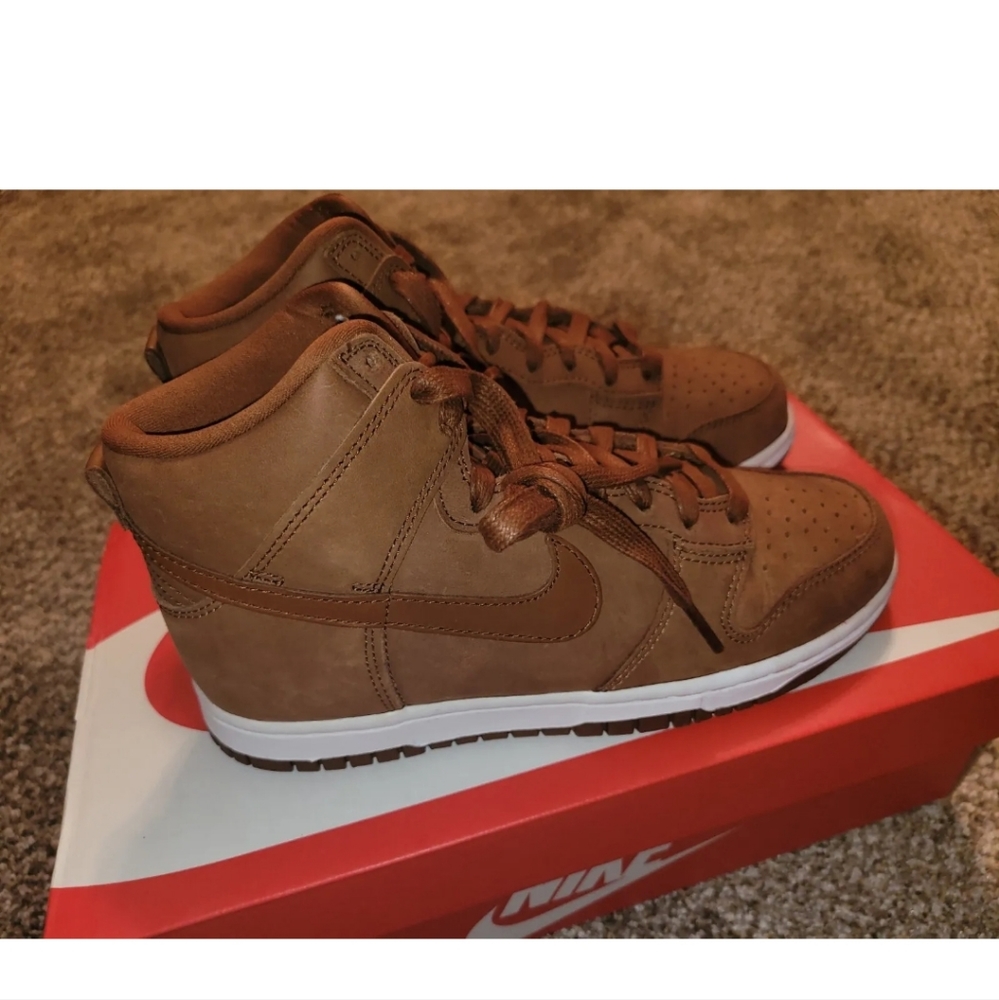 Nike Women's Dunk High Premium Pecan DX2044-200 AUTHENTIC NEW size 5.5. NIB